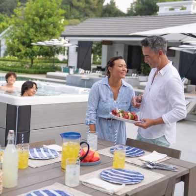 HSS-2024-Highlife-Grandee-AlpineWhite-BrushedNickel-BBQ-Lifestyle_6058-Edit